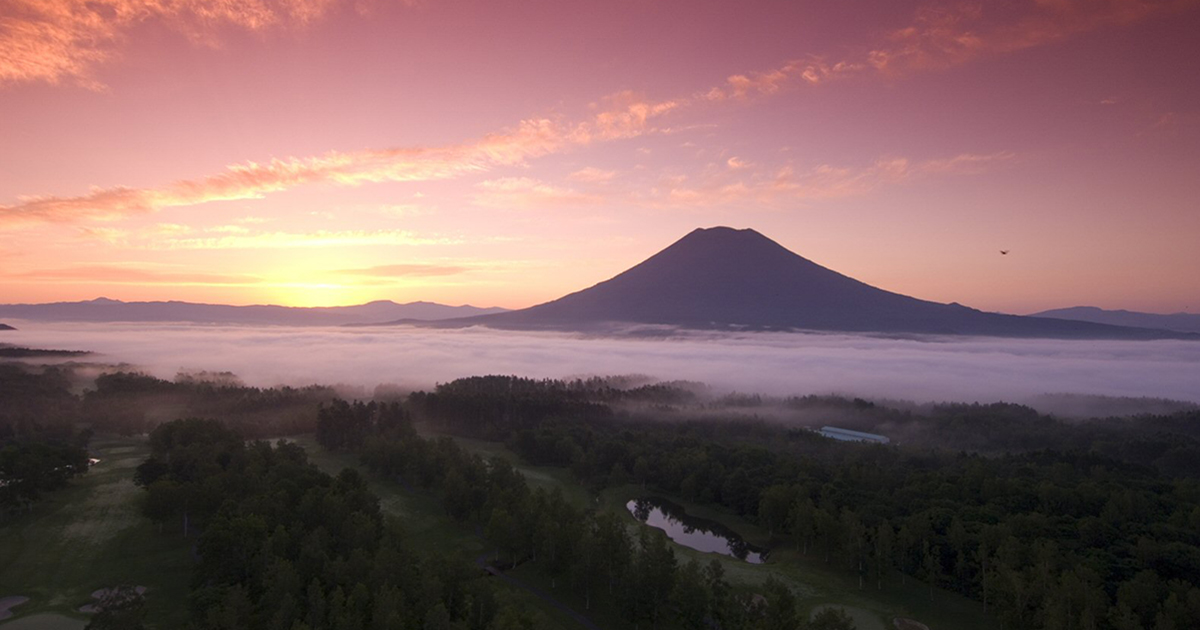 Hilton Niseko Village — ニセコ町 · 羊蹄山を望むマウンテンリゾート