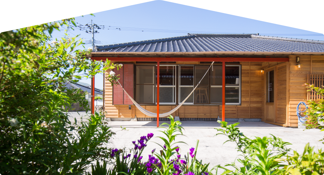 FUJIYA HOSTEL — 上甑島里町里 · 築100年の舟宿をリノベーションした4組限定の小さな島宿