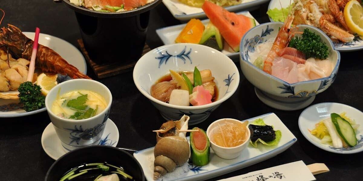 ホテル峰の湯 — 羅臼町湯ノ沢町・庭園露天風呂と漁師町の食卓