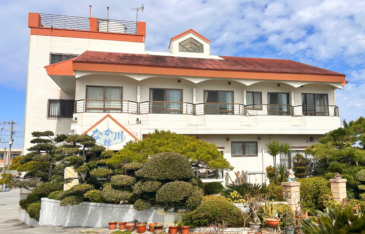 なか川館 — 沖縄県伊是名村 · 1980年開業、仲田集落中心の8室の旅館