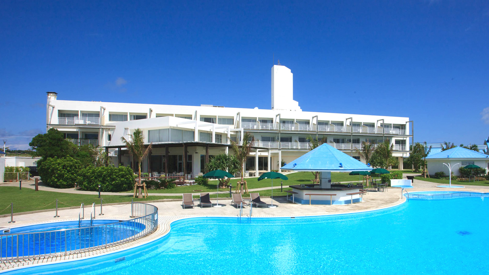 YYY CLUB iE RESORT — 沖縄県伊江村 · 伊江ビーチに面した35室のオーシャンビュー・リゾート