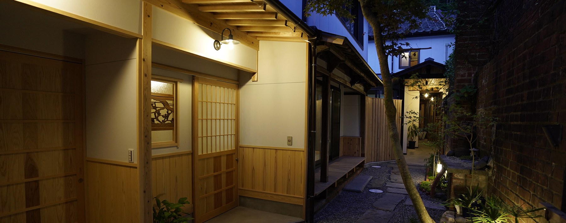 百と十_vesper — 唐津市呼子町 · 築110年の長屋を再生した三組限定の古民家ゲストハウス兼洋食ダイニング