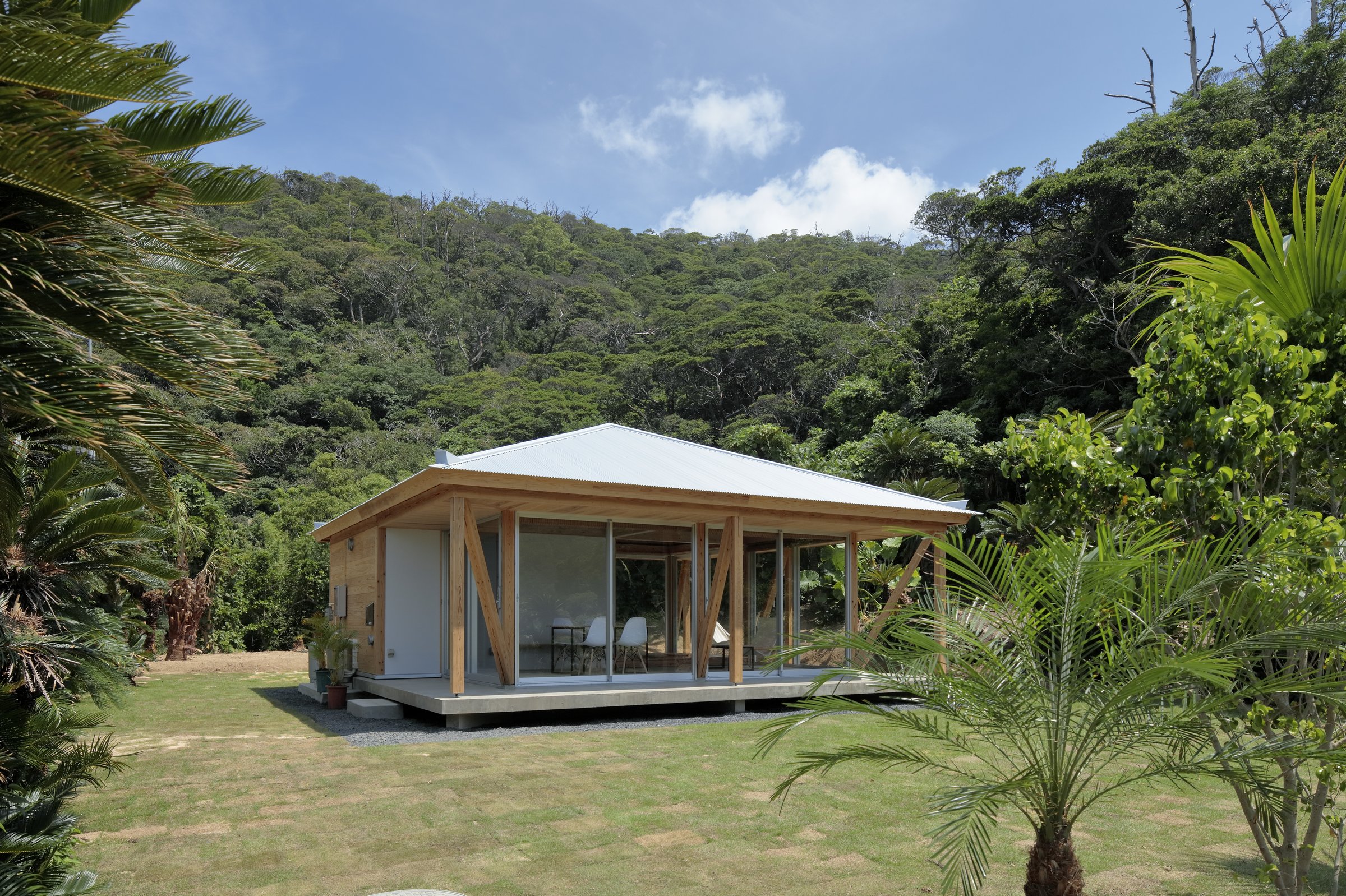 SHINMINKA Villa JANADO — 久米島・謝名堂 · 360度ガラスの建築・謝名堂