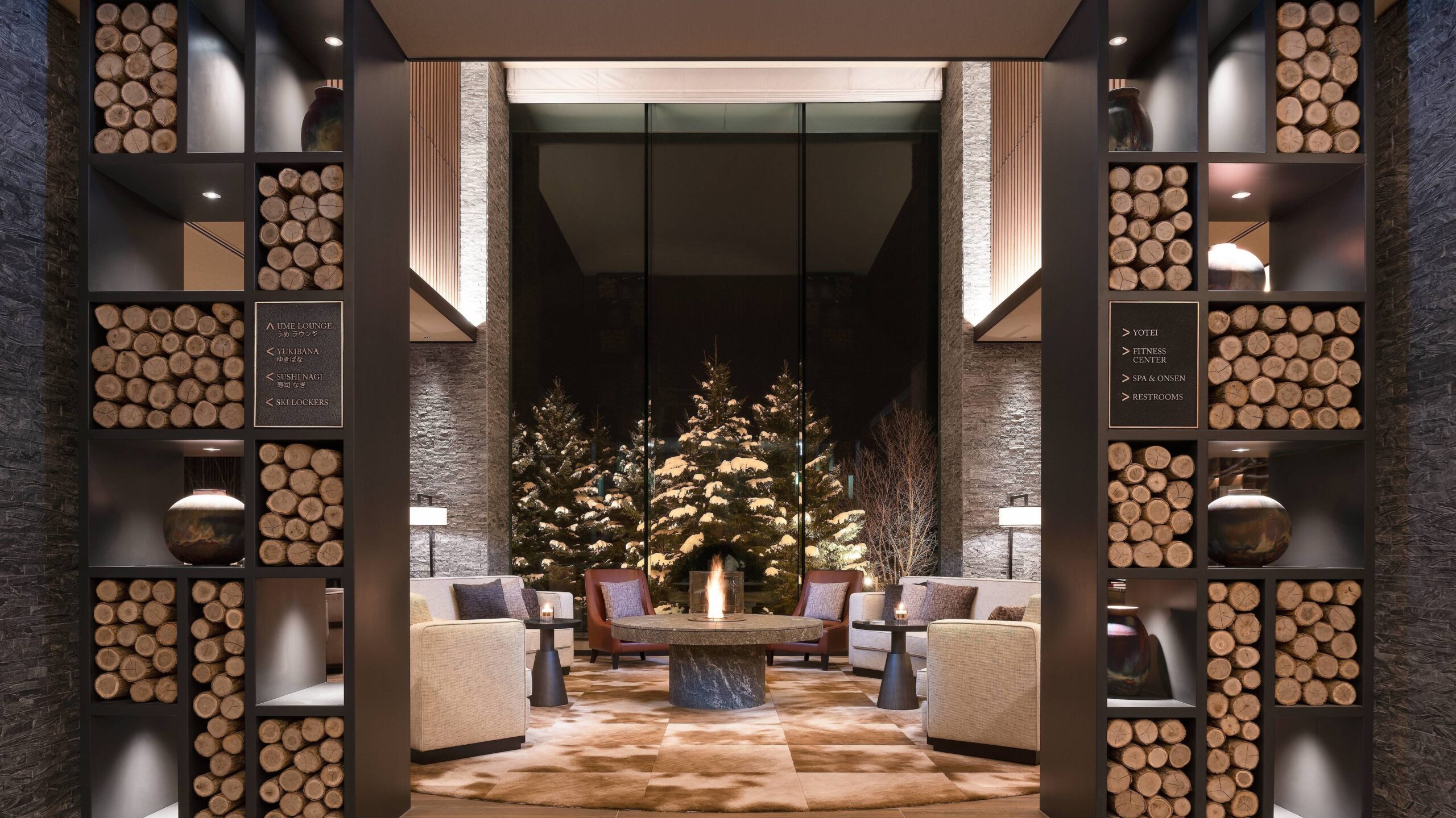 東山ニセコビレッジ Ritz-Carlton Reserve — ニセコ町 · ロビーから望むAnnupuri 連峰