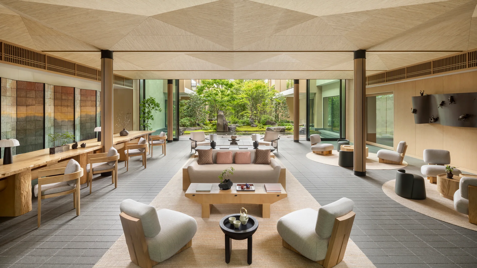Six Senses Kyoto — 京都・東山七条 · 平安の意匠を抽象化した低層ロビー