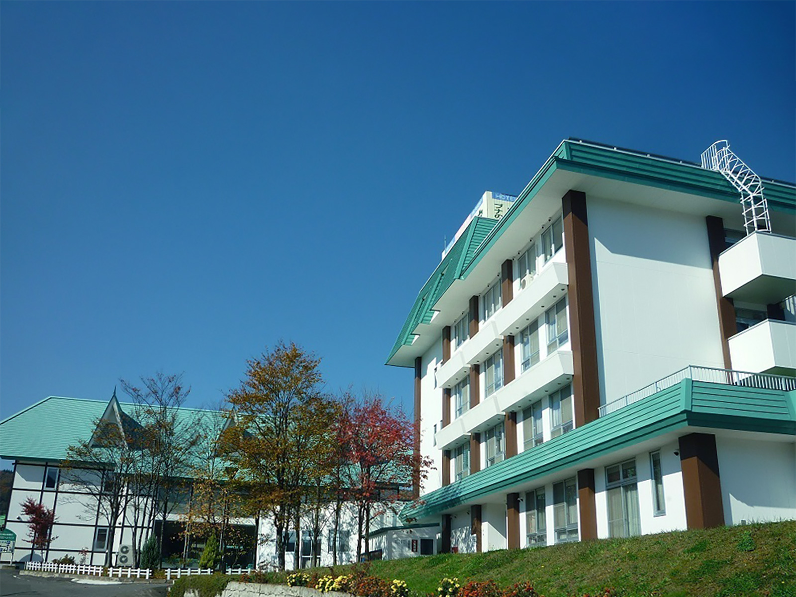 ブナの里 白神館 — 西目屋村・白神山地玄関口 · 暗門の滝へ最も近い宿