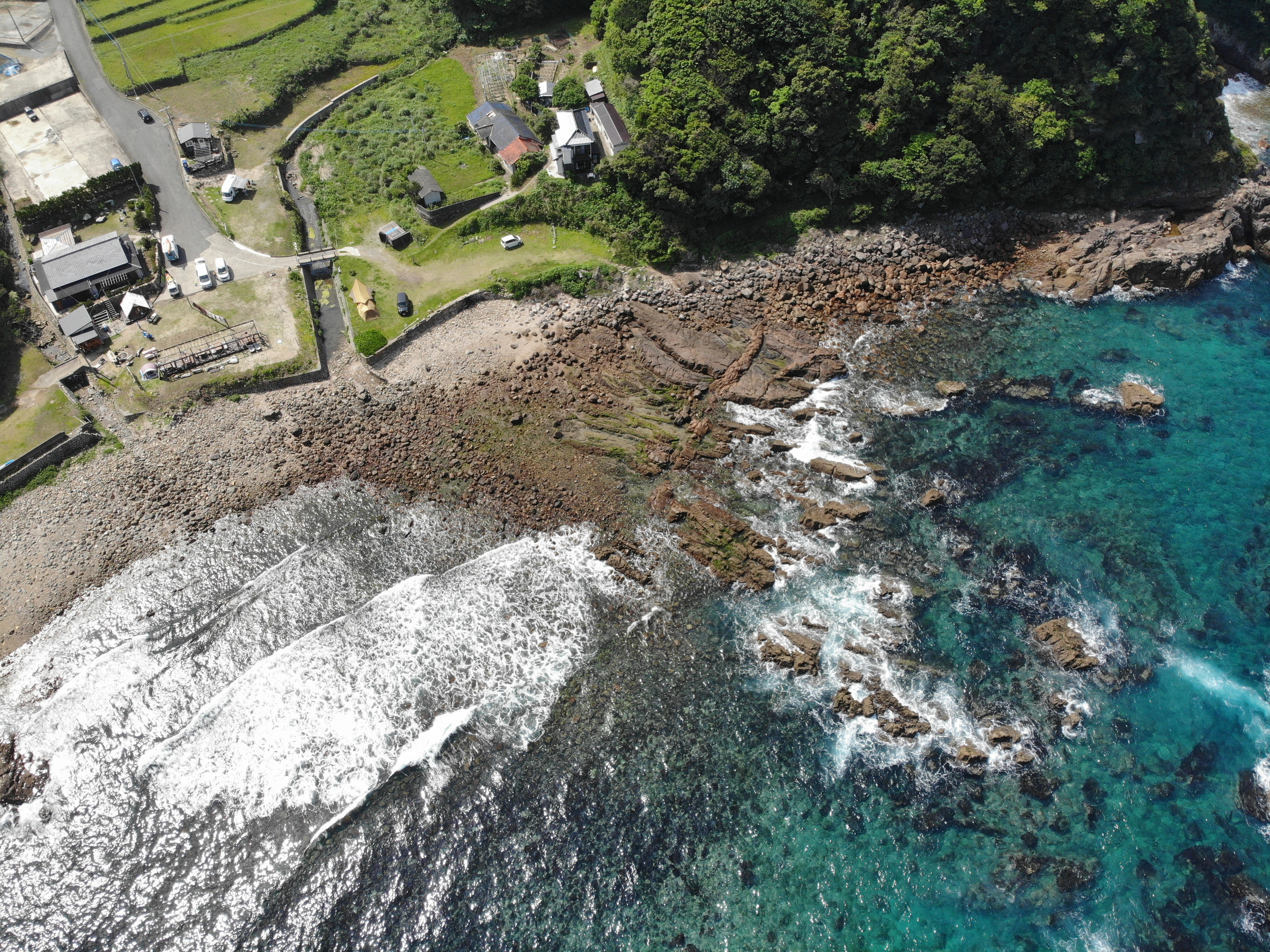 天草西海岸 Holiday Park 風来望 — 天草町下田南 · 東シナ海に正対する海辺の一棟貸し、夕陽とカヤックの拠点