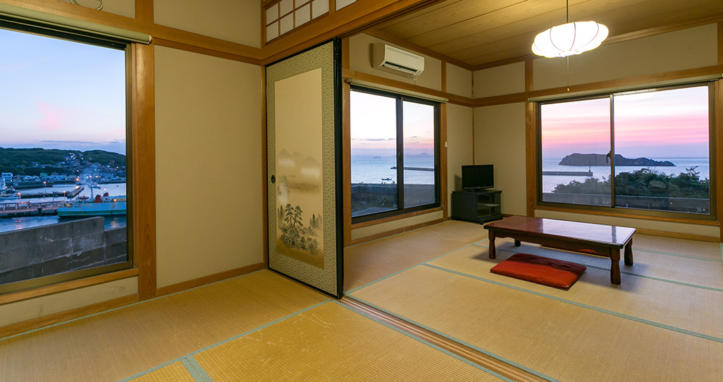 シーサイドホテル 藤蔵 — 長崎県佐世保市宇久町平 · 宇久平港を見下ろす高台のホテル