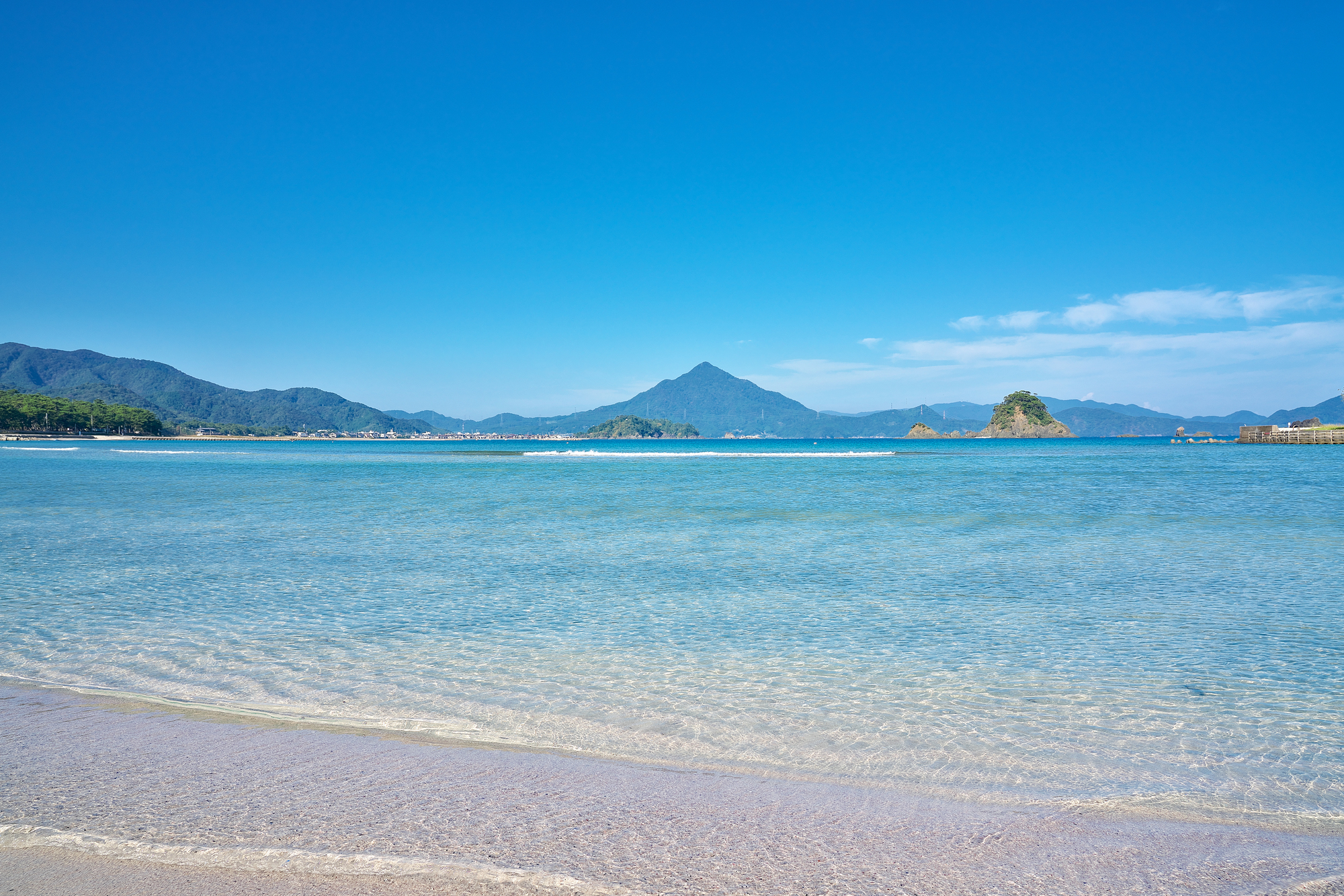 Sea side villa fuu — 高浜町・若狭和田 · ブルーフラッグ認証ビーチの透明な遠浅と湾を囲む山並み