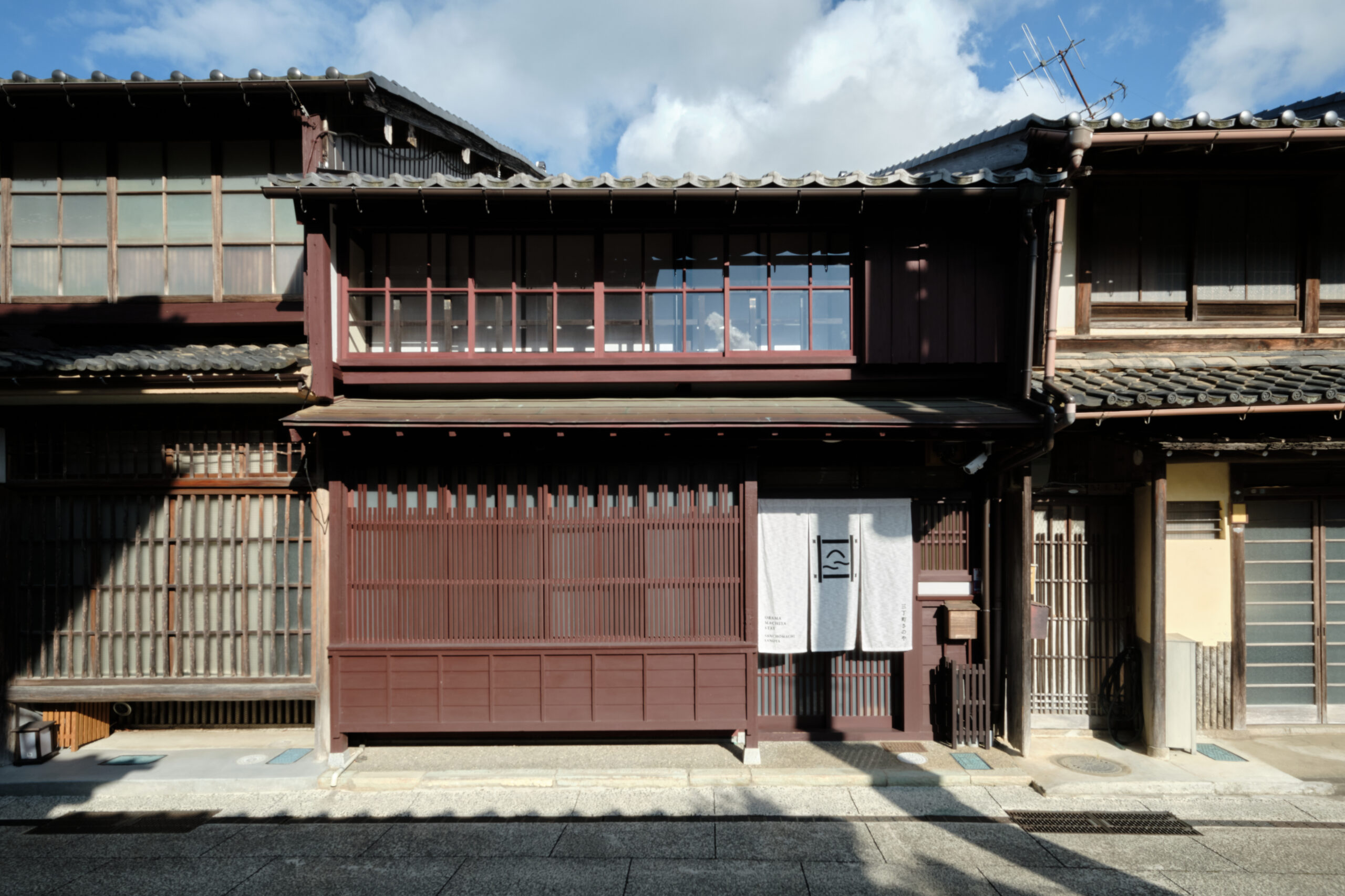 OBAMA MACHIYA STAY — 小浜・三丁町 · 重要伝統的建造物群保存地区に佇む格子戸の町家を改装した一棟貸し