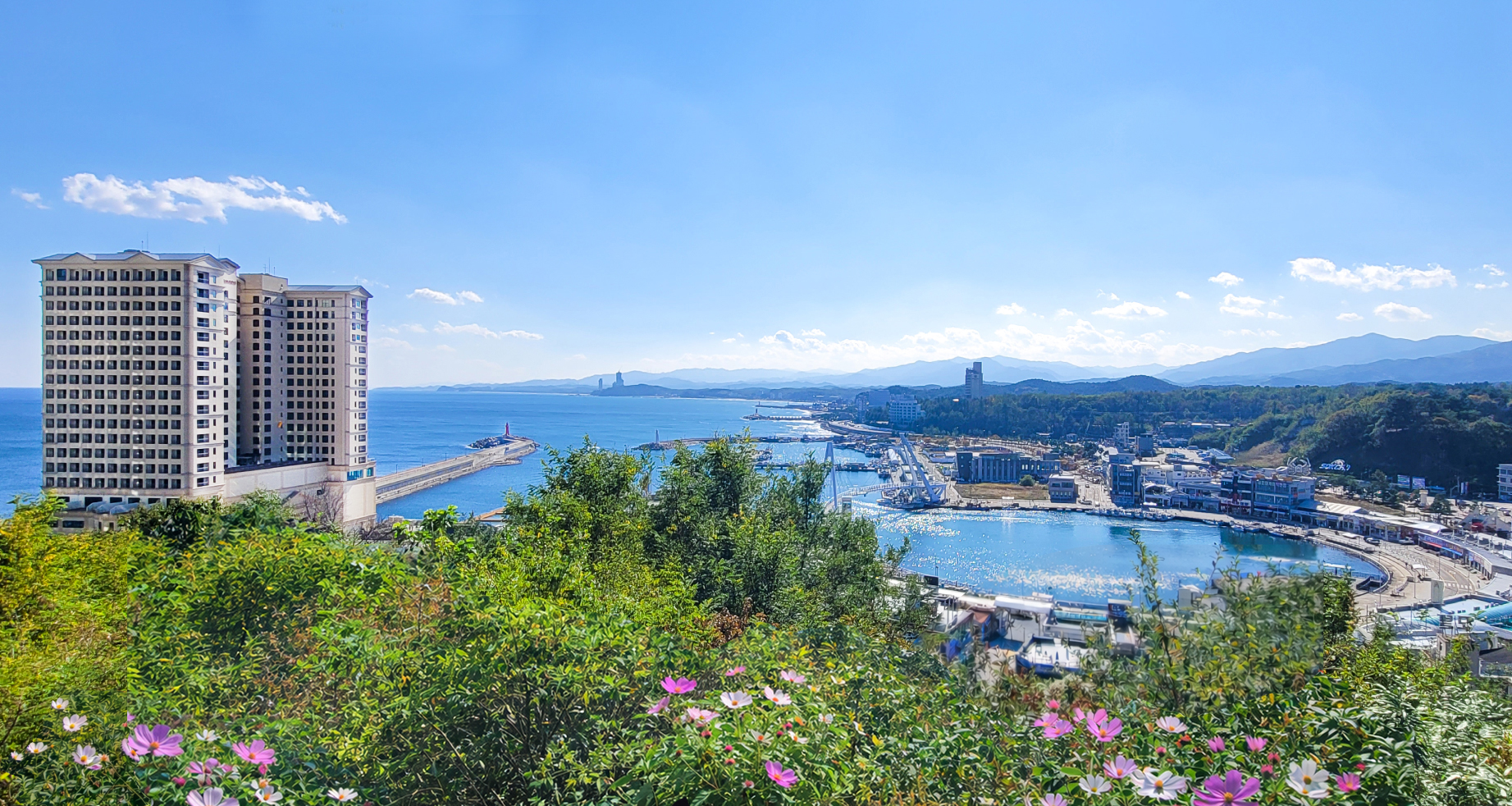 Ramada by Wyndham Gangwon Sokcho — 束草・外翁治 · 国際チェーンの大型海前ホテル、束草海岸と雪嶽山の両方にアクセス