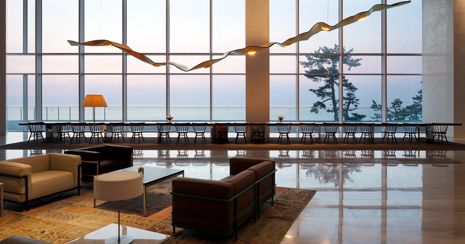 Seamarq Hotel — 江陵・鏡浦 · リチャード・マイヤー設計の白い海前リゾート、東海と一直線に向き合う建築