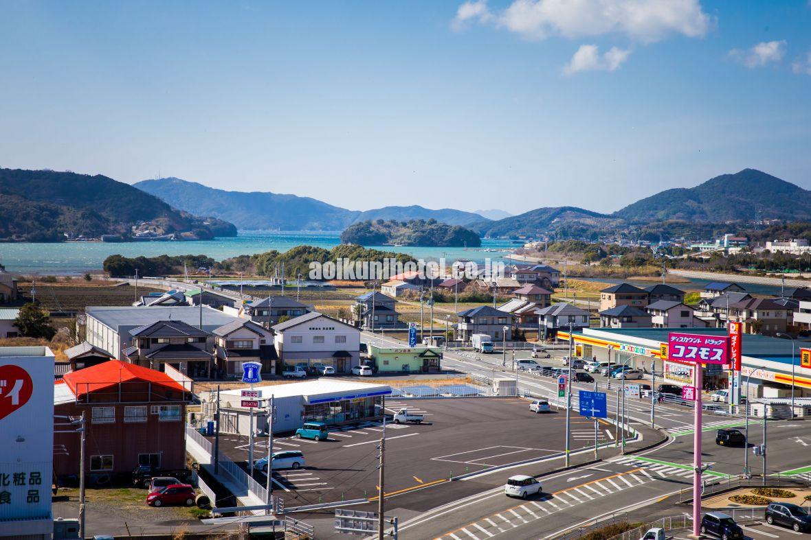 青い国ホテル — 愛南町御荘 · リアスの御荘湾を望む高台のホテル