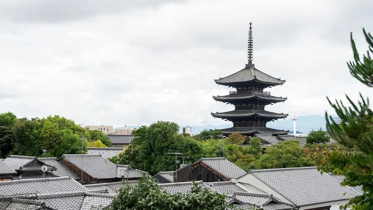 バンヤンツリー・東山 京都 — 京都・東山 · 八坂の塔と古都の甍を見晴らす高台の客室眺望