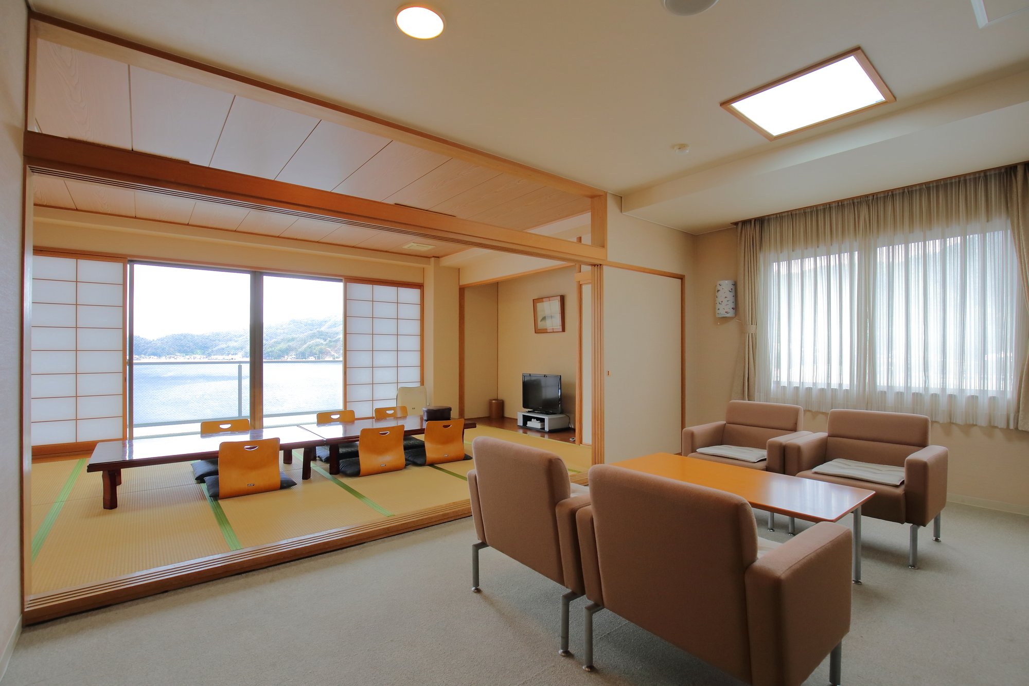 みかめ本館 — 西予市三瓶 · 全室が三瓶湾を望む和室の海前宿
