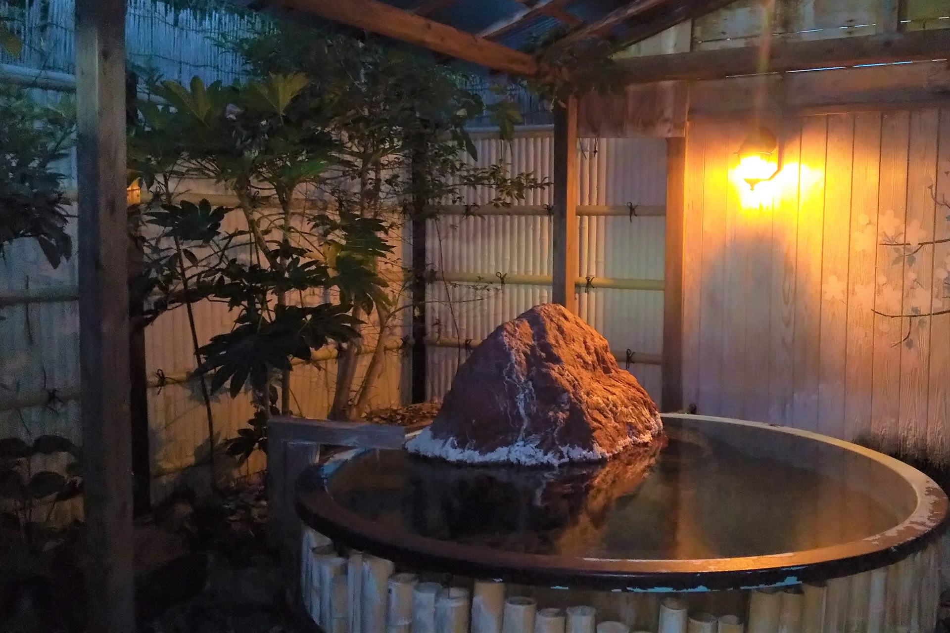 御宿しんしま — 松崎・宮内 · 入江長八の鏝絵を残す松崎海岸の旅館