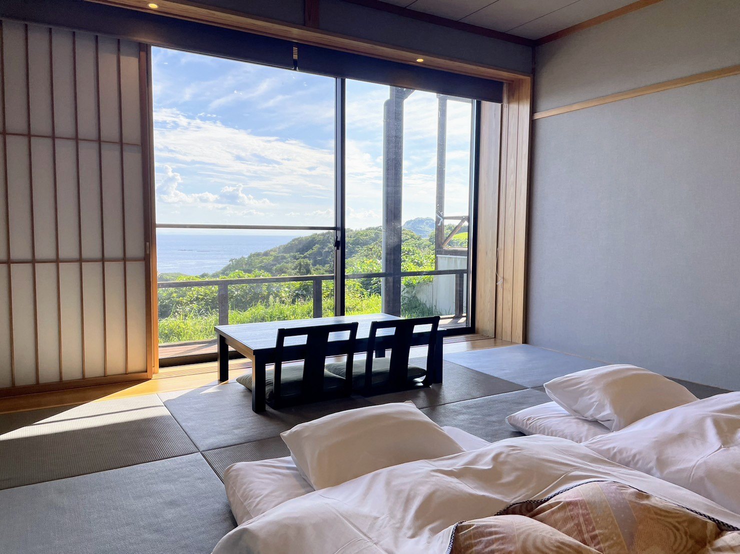 ホテル知夫の里 — 知夫里島・高台 · 全室オーシャンビューの島内唯一のホテルから望む内海