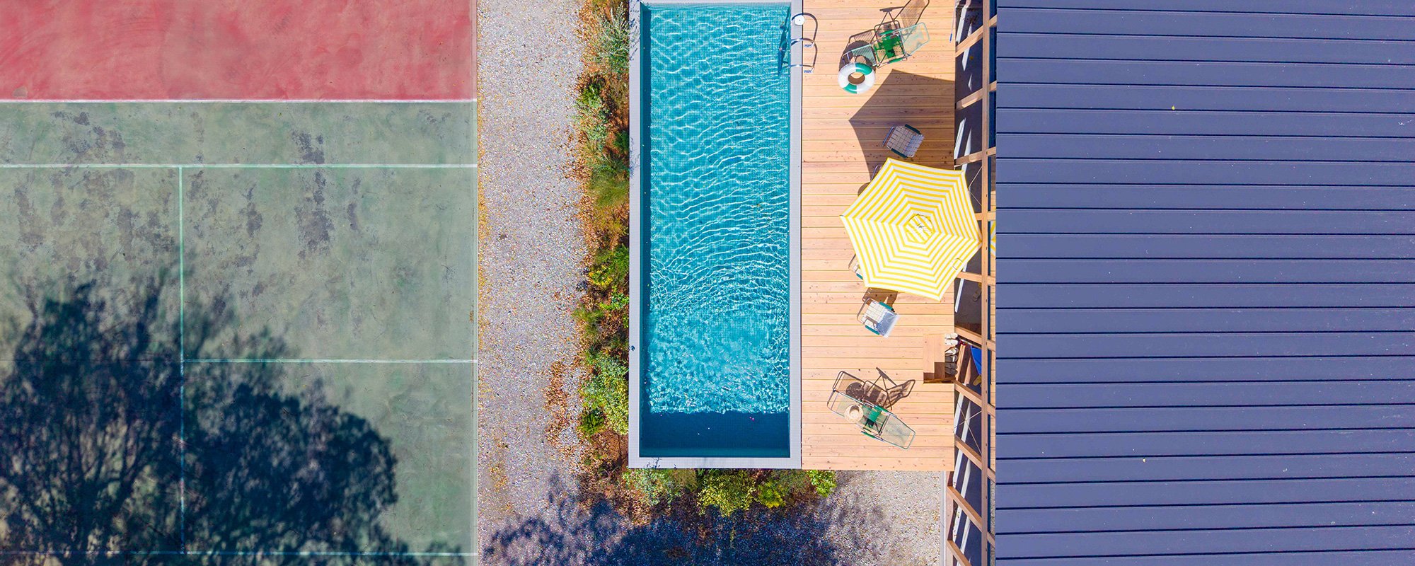 POOL HOUSE — 淡路島・尾崎の高台に立つ約560坪の一棟貸しヴィラと10mプライベートプール