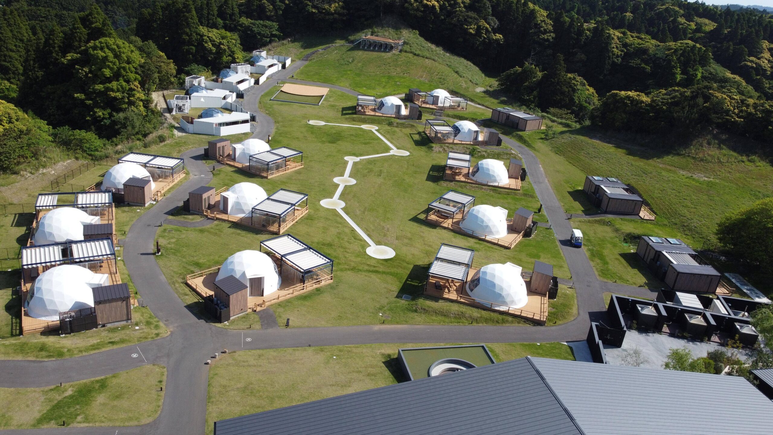 ISUMI Glamping Resort & Spa SOLAS — いすみ市釈迦谷 · 北欧風グランピングドームと自然に囲まれた敷地