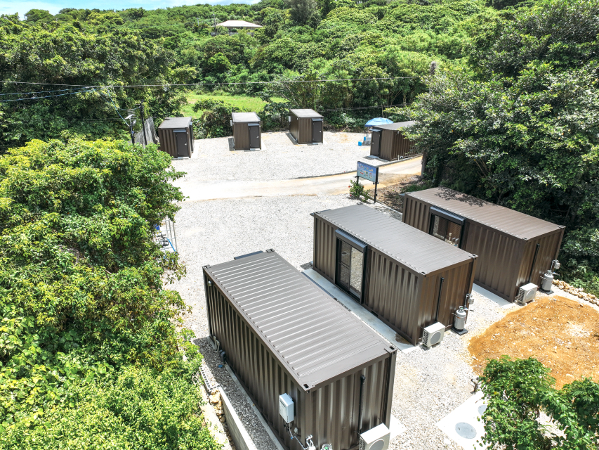T's VILLA 与論島 — 茶花 · コンテナ建築の独立棟による一棟貸しヴィラ