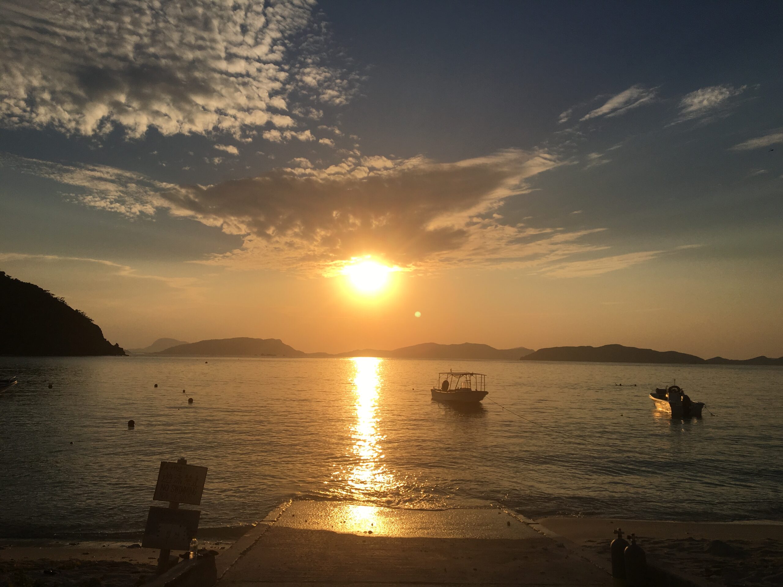 HOTEL KANALOA — 渡嘉敷島・渡嘉敷港 · 2023年開業、島で最も新しい港前のホテル