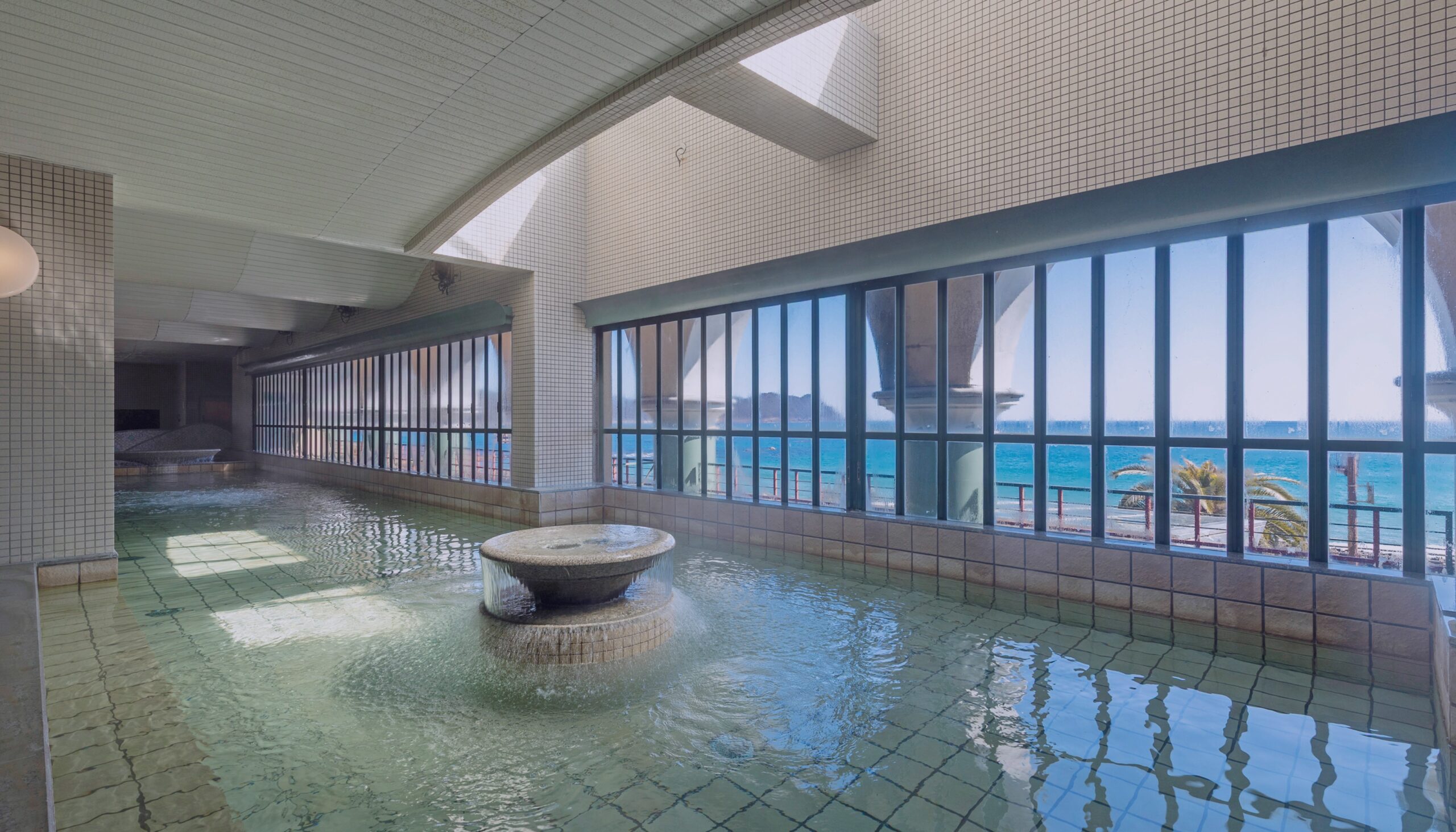 HOTEL RIVIERAししくい — 徳島県海陽町宍喰 · 太平洋海岸に建つ天然温泉28室の宿