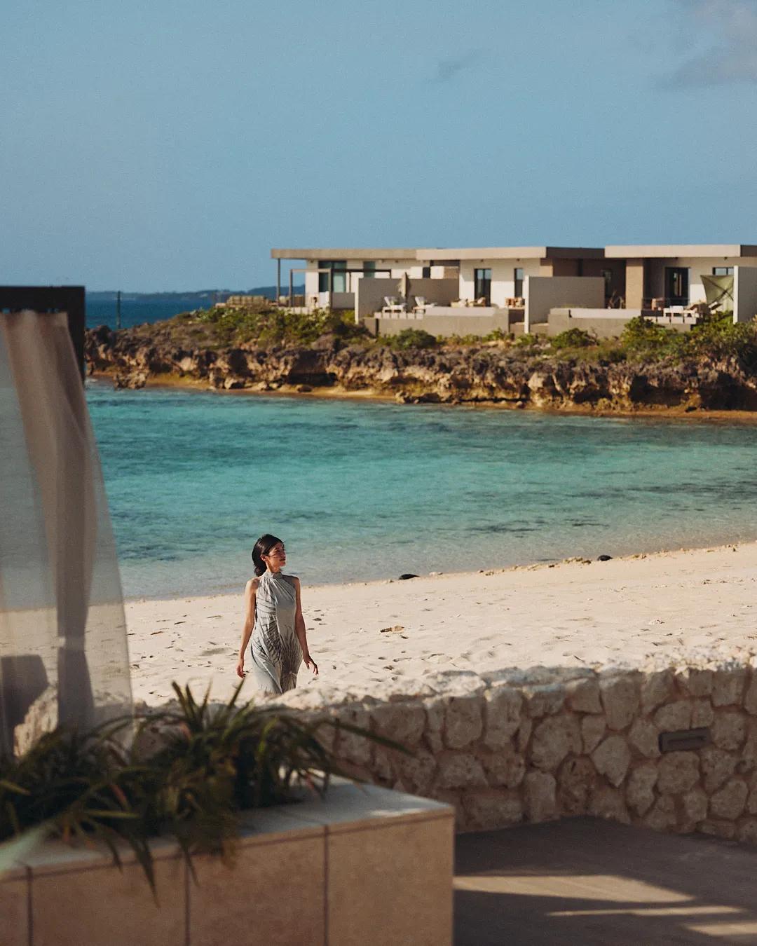 Rosewood Miyakojima — NAGI Beach、宮古島の珊瑚礁が透ける汀線