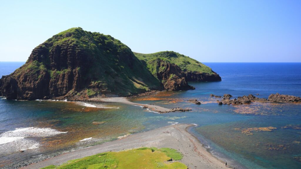 SADO二ツ亀ビューホテル 佐渡市鷲崎 二ツ亀を望む海岸