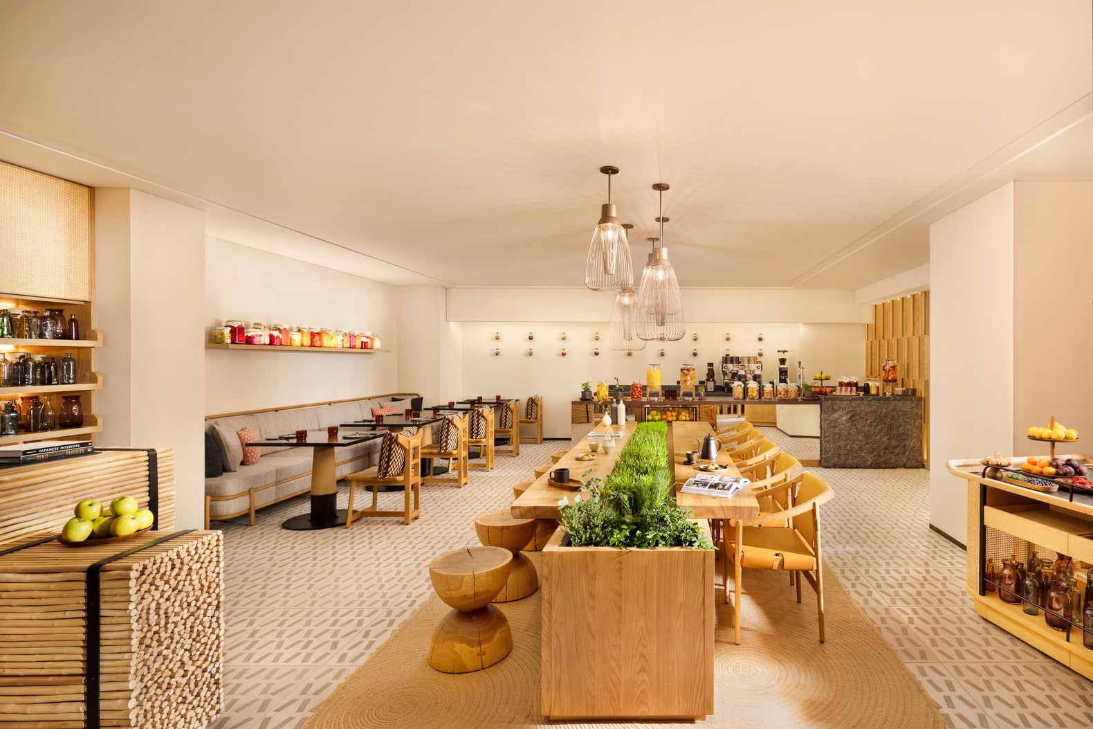 シックスセンシズ京都 — オールデイダイニング Cafe Sekki、二十四節気を軸にした季節の食を提供する空間