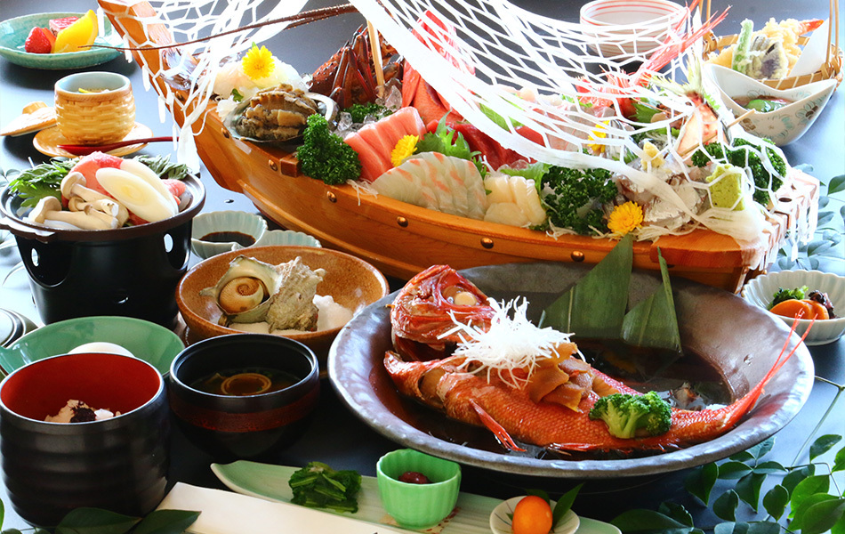 磯料理旅館やまに — 横須賀・走水 · 1962年創業、浦賀水道の海の幸を供する9室の老舗旅館