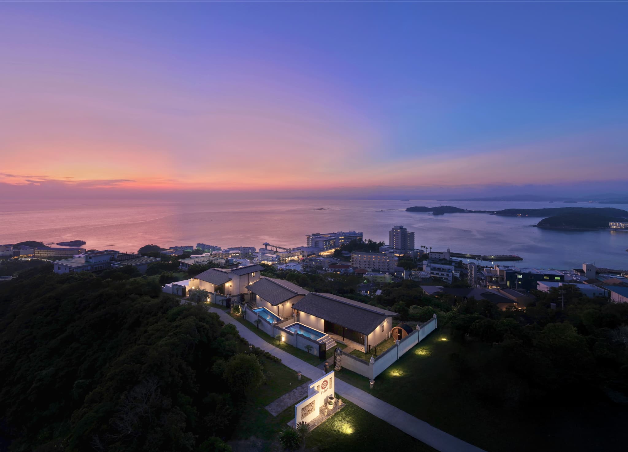 クリスタルヴィラ白浜 オーシャンズドッグリゾート — 白浜 · 海を望む高台のバリ風プール付き独立棟、愛犬同伴可