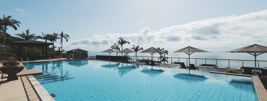 sankara hotel & spa 屋久島 — 鹿児島・麦生 · 東シナ海を見晴らすインフィニティプール