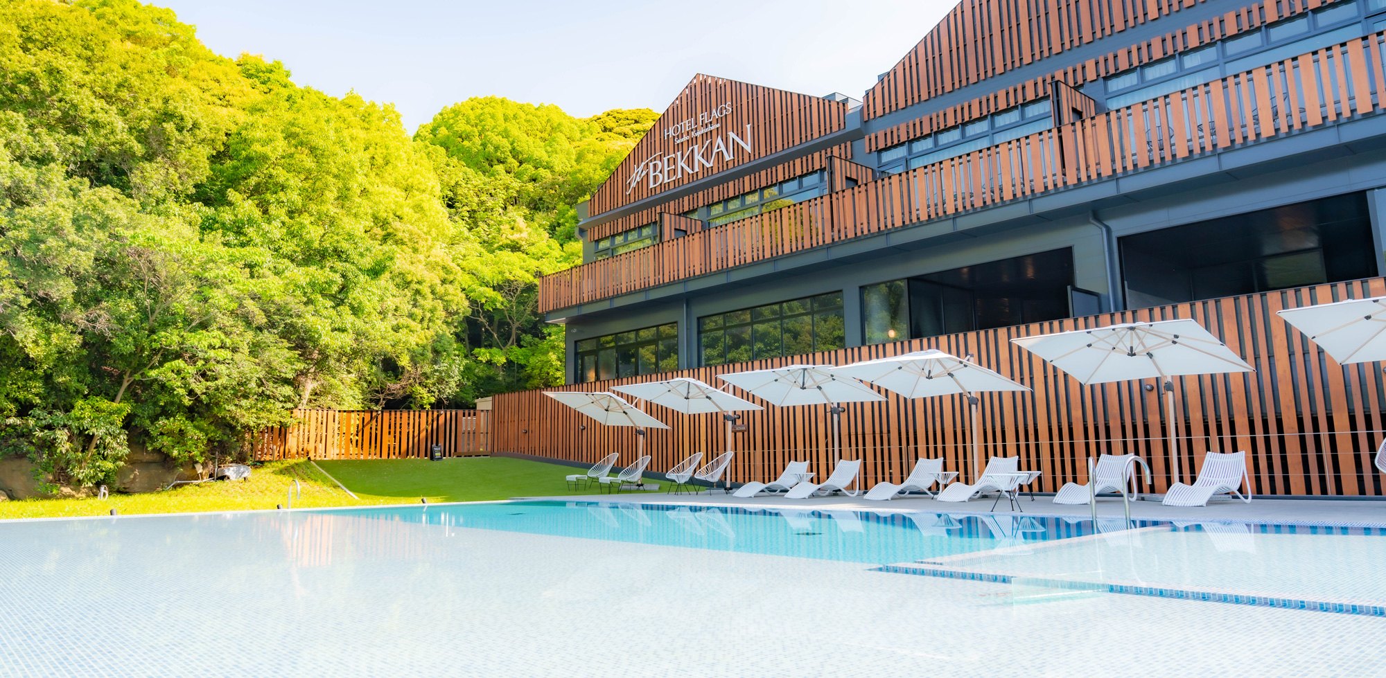 ホテルフラッグス佐世保九十九島 — 長崎県佐世保市鹿子前町 · 九十九島(鹿子前の水際)に正対する立地