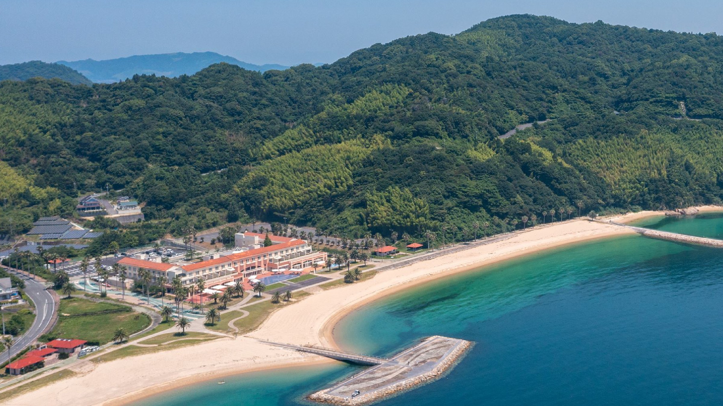 マリッサリゾート サザンセト周防大島 — 山口県周防大島町片添ヶ浜 · 椰子並木の白砂の入江に面して建つ全62室のリゾート