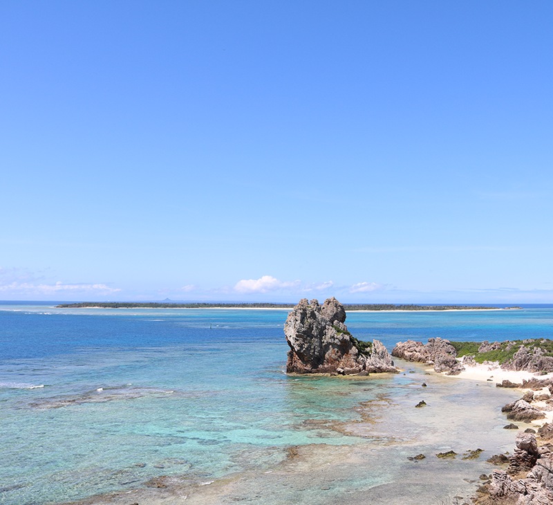 民宿 美島 — 沖縄・伊是名島 · 珊瑚礁が広がる伊是名の海岸線