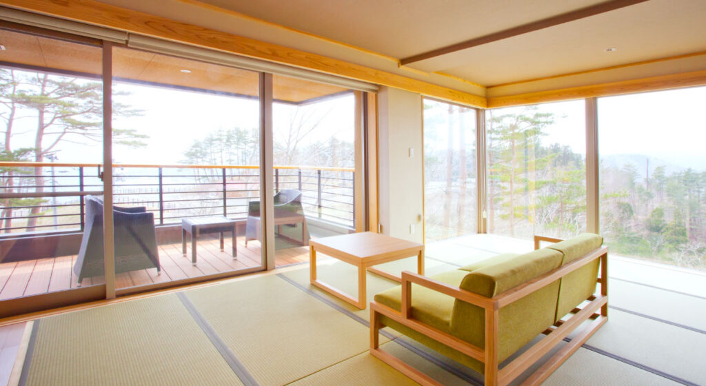 渚亭たろう庵 — 岩手・宮古市田老 · 全室オーシャンビュー、断崖と三王岩を望む客室