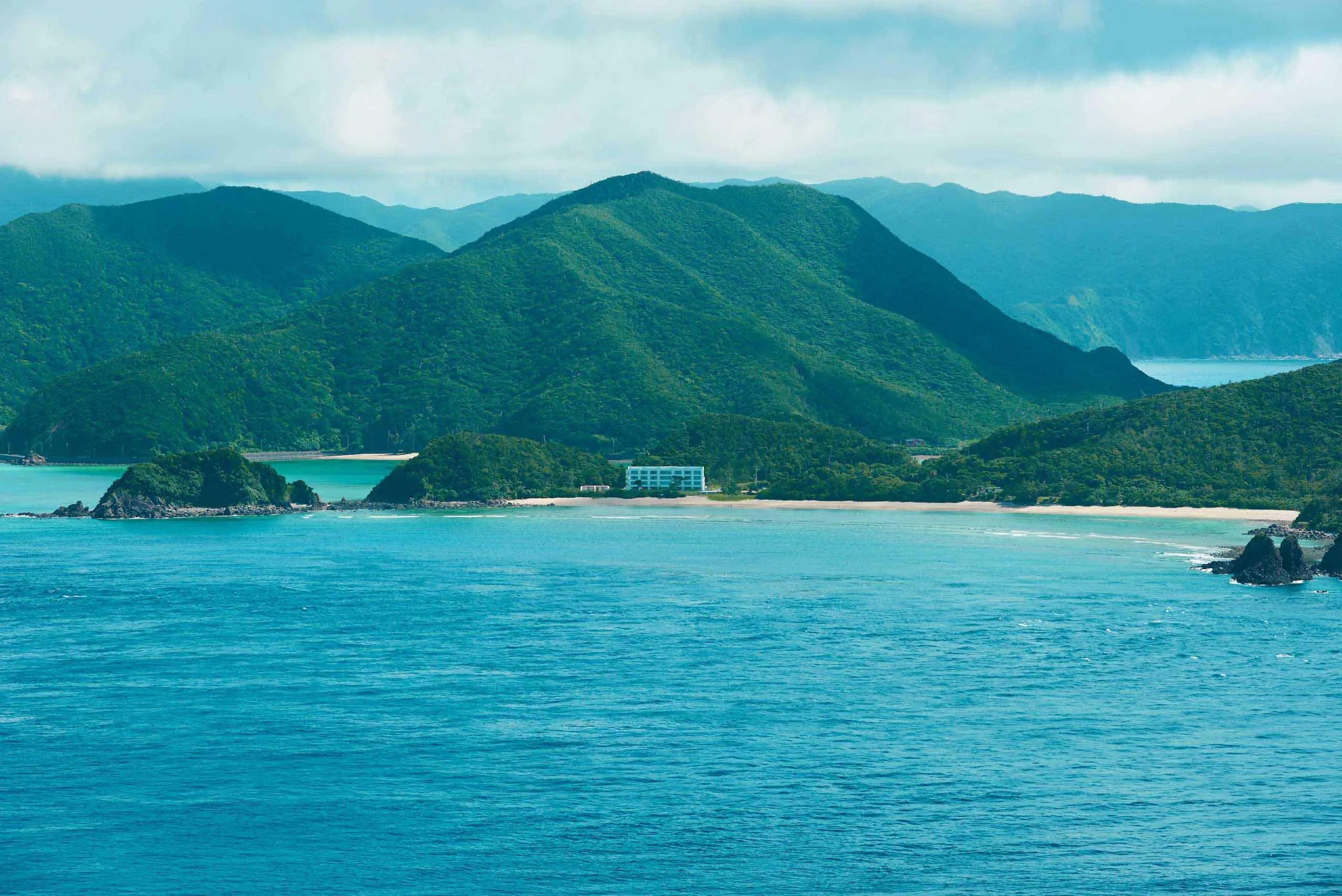 THE SCENE amami spa & resort — 奄美・瀬戸内町 · 加計呂麻島を望む海前オーシャンビューリゾート