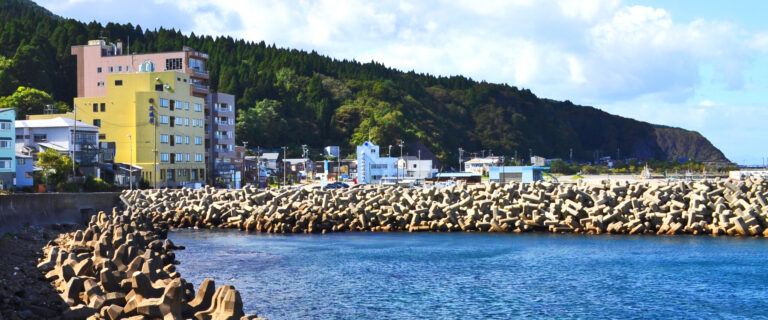 下風呂観光ホテル 三浦屋 — 青森・下風呂温泉 · 津軽海峡に面した漁火の宿、全室から海峡を望む