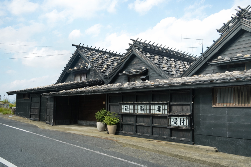 送陽邸 — 屋久島町永田 · 永田いなか浜を見下ろす古民家宿
