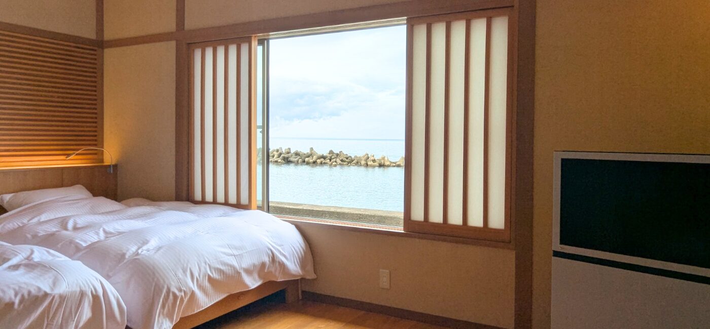 越前の宿 うおたけ — 福井・越前海岸 日本海 · 越前漁港のすぐ手前に建ち越前がにを供する海望の宿