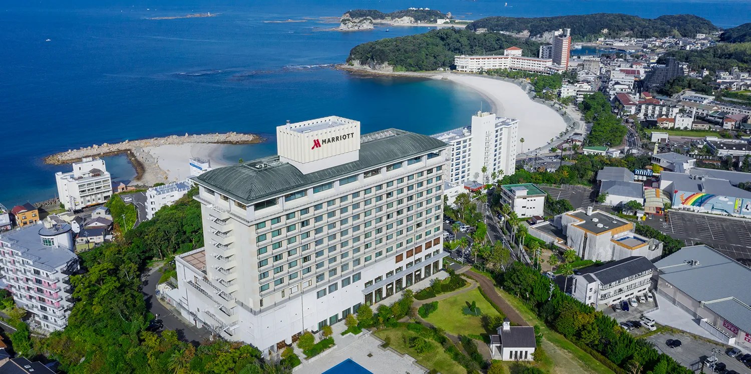 南紀白浜マリオットホテル — 和歌山・白浜町 · 白良浜と太平洋を見渡す高台に建つ182室のリゾート
