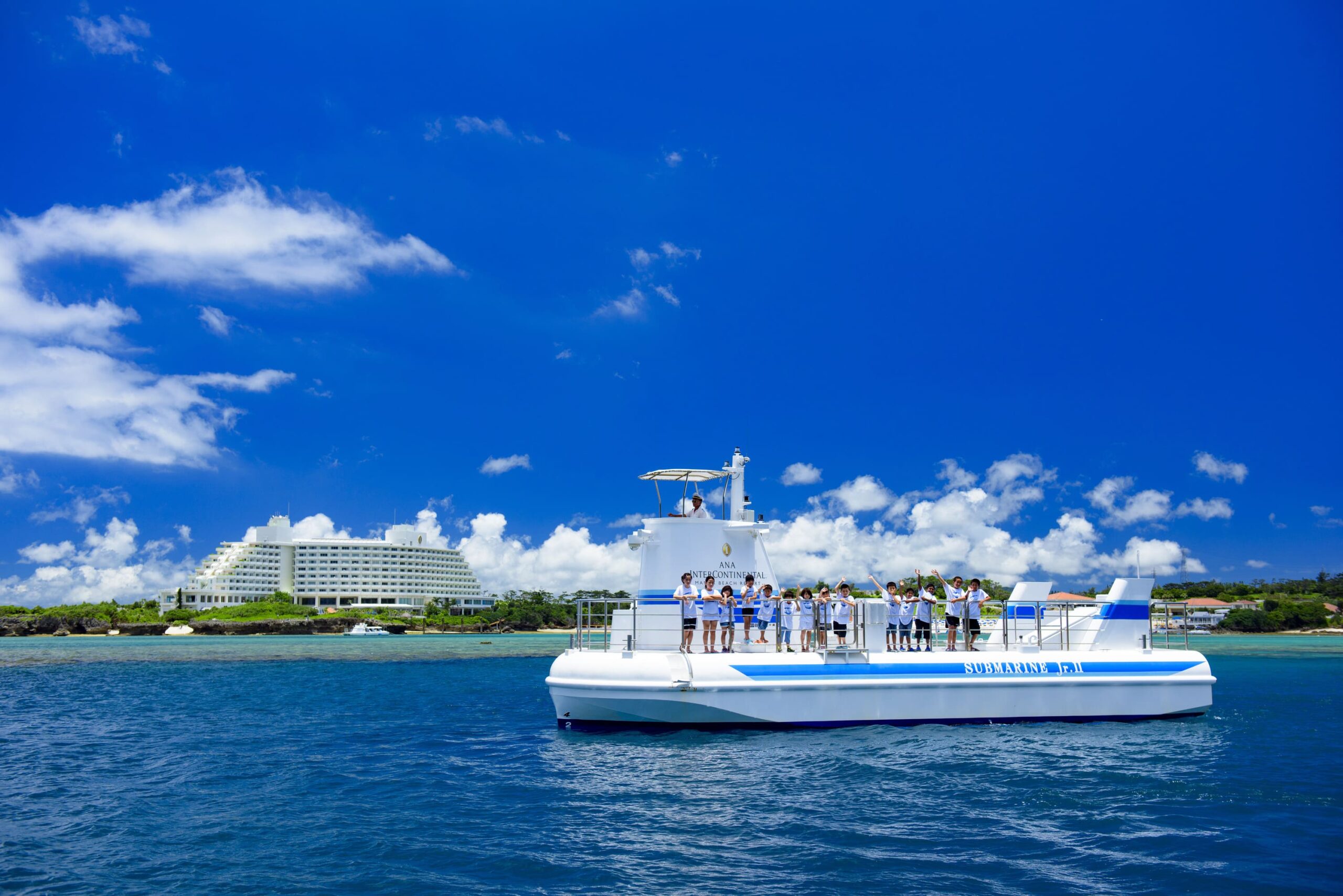 ANAインターコンチネンタル万座ビーチリゾート — 恩納村万座 · 珊瑚礁の海に浮かぶ岬に建つ大型リゾート