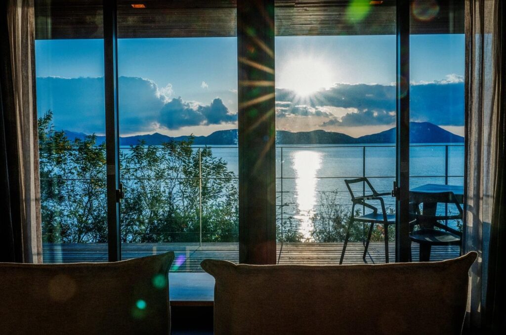 千年オリーブテラス The STAY — 小豆島・土庄町 全室オーシャンビューのテラスから西陽の瀬戸内海を望む一棟貸し