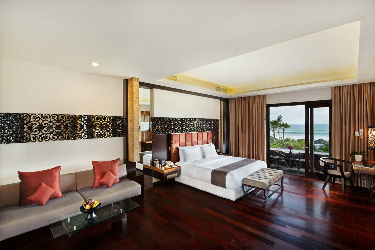 The Seminyak Beach Resort & Spa — バリ島スミニャック · 海に沈む夕日を望むインフィニティプール