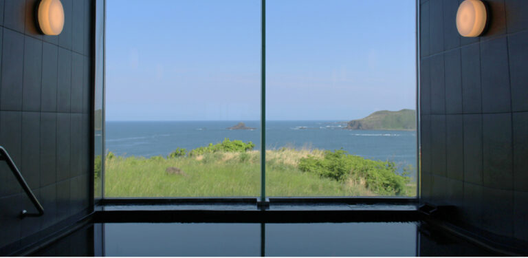 海と入り陽の宿 帝水 — 秋田・男鹿半島戸賀 · 戸賀湾を見下ろす全27室の温泉旅館