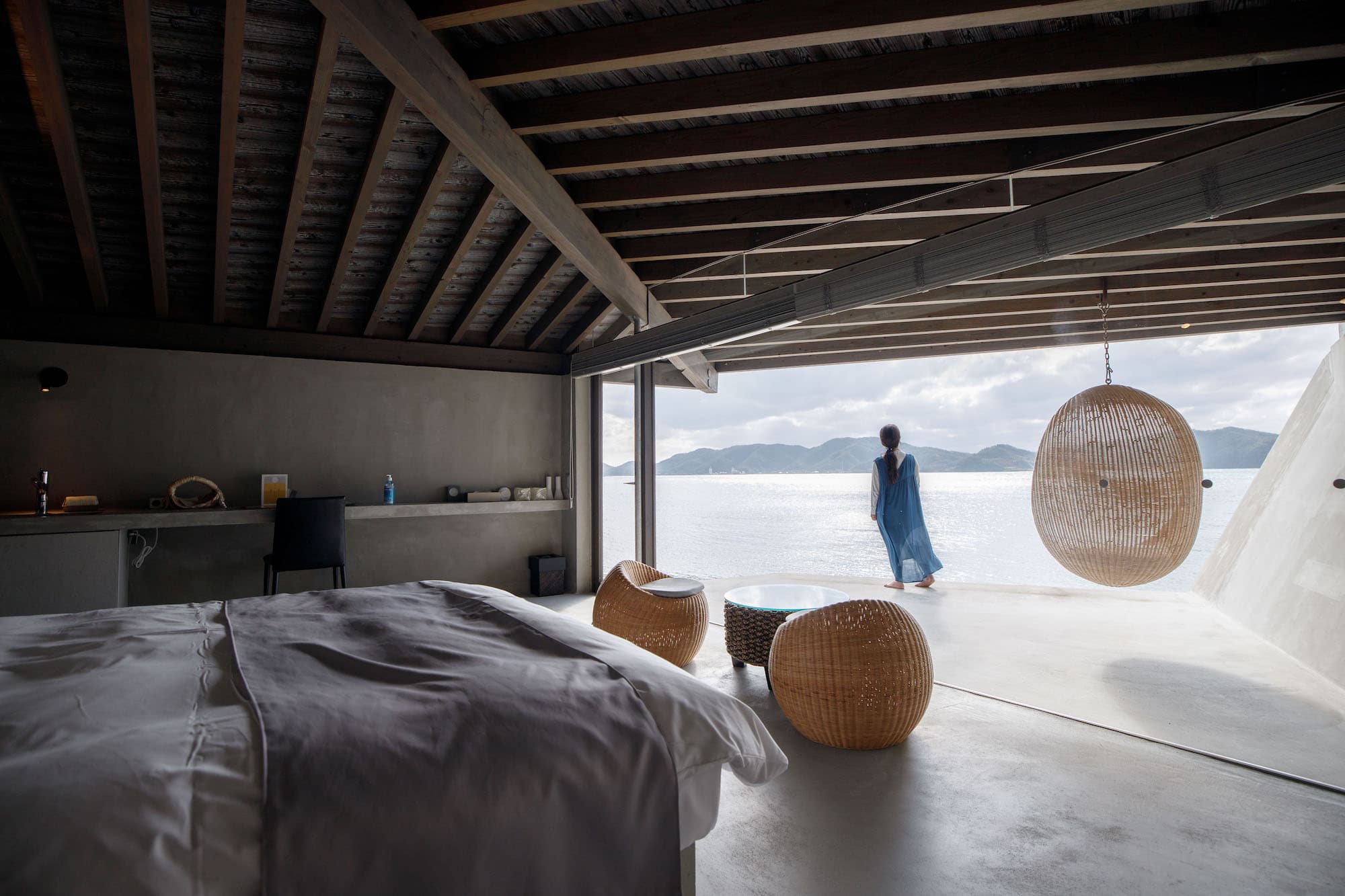 伝泊 The Beachfront MIJORA — 鹿児島・奄美大島笠利町 · 建築家 山下保博が設計したビーチフロントのヴィラリゾート