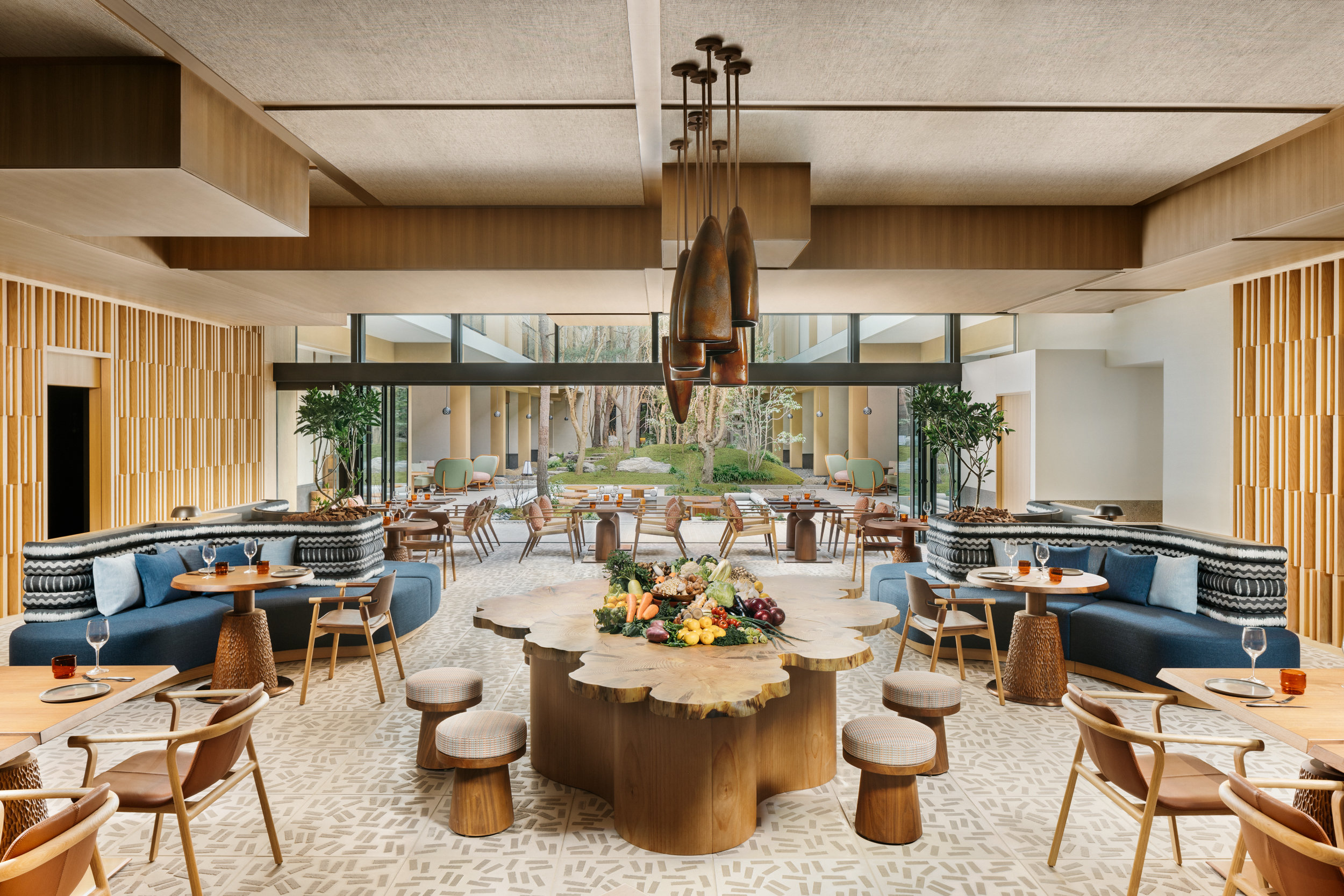 Six Senses Kyoto — 京都・東山七条 · 24節気に沿う料理を出す Sekki のダイニング