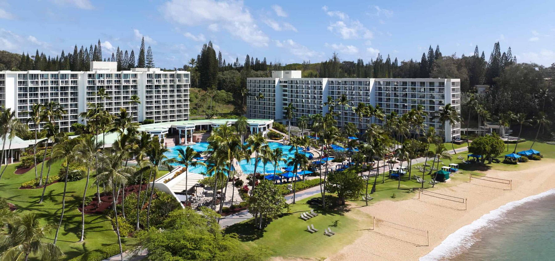 The Royal Sonesta Kauaʻi Resort Līhuʻe — カウアイ島東海岸リフエ · カラパキ・ビーチに面した客室棟とハワイ最大の単層プール