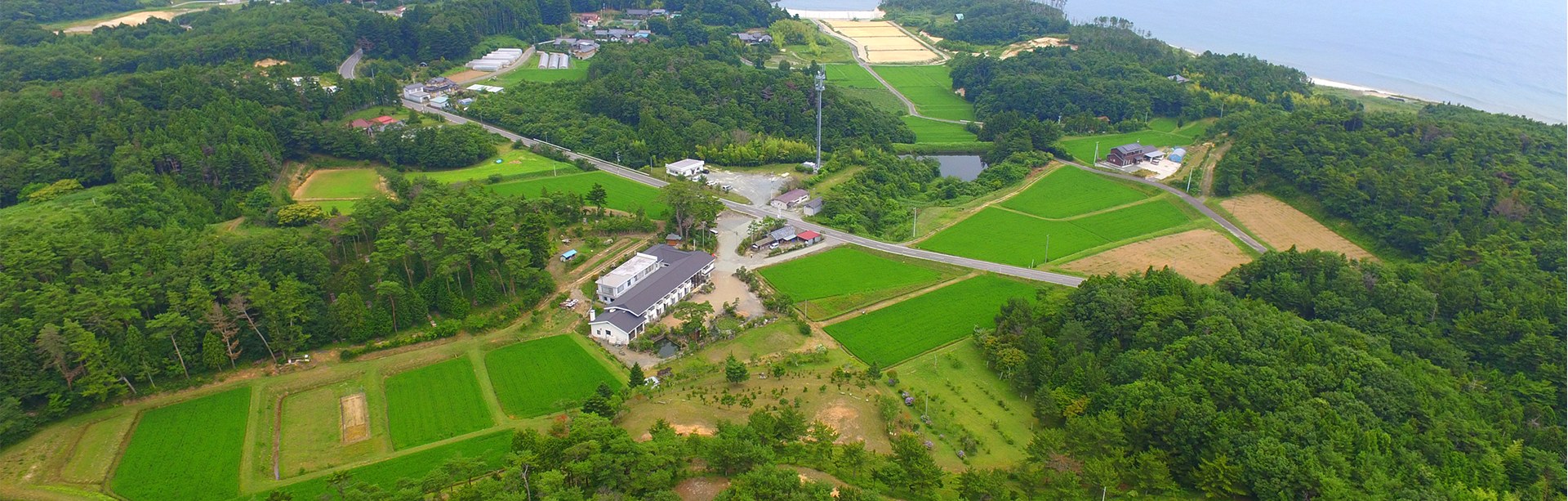 蒲庭館 — 相馬市蒲庭 · 太平洋を見下ろす丘陵に建つ本館と蘇峰園の空撮