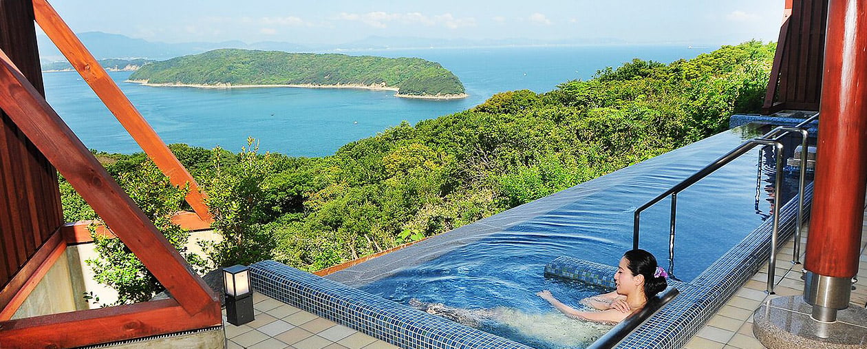 休暇村 紀州加太 — 和歌山市加太 · 紀淡海峡と友ヶ島を見下ろす加太淡嶋温泉の展望露天風呂
